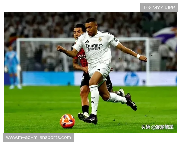 皇马中场拦截到位,黄潜推进被切断,皇马 中场 皇马中场拦截到位,黄潜推进被切断,皇马 中场