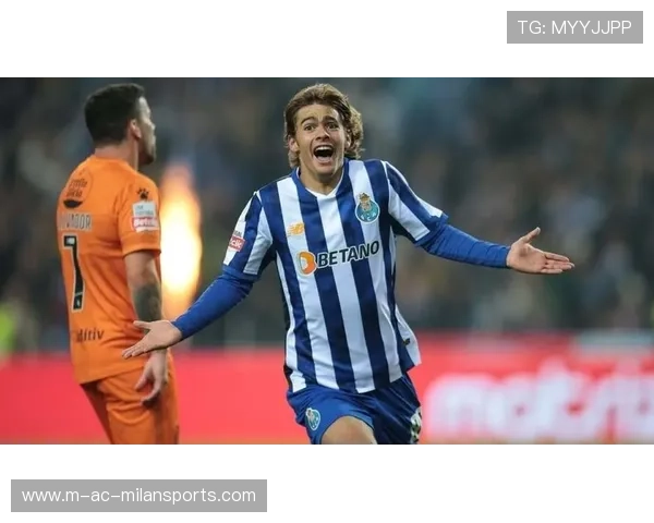 罗德里戈内切打门，皮球击中立柱弹出，罗德里戈废了