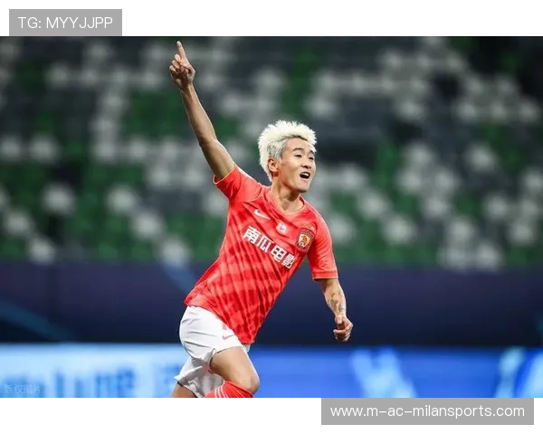 韦世豪代表成都蓉城在热身赛中主罚点球命中